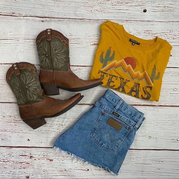 Wrangler Pants - Distressed Wrangler cut off denim shorts